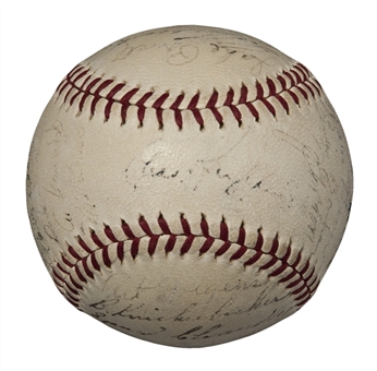 1940 New York Yankees Team Signed OAL Baseball -26 Signatures (PSA/DNA)